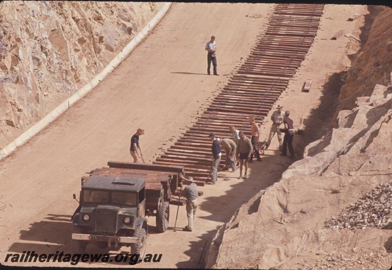 T01451
Track laying, Standard Gauge Project, Avon Valley
