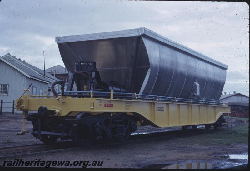 T01467
XB class 21002 bauxite wagon, as new condition, end and side view
