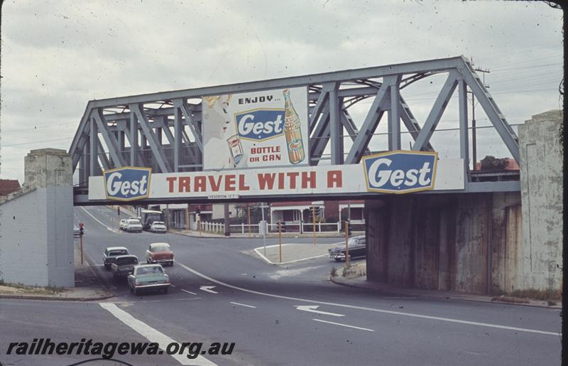 T01488
Subway, Mount Lawley, looking east
