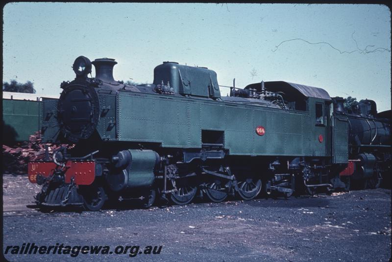 T01500
UT class 664, front and side view
