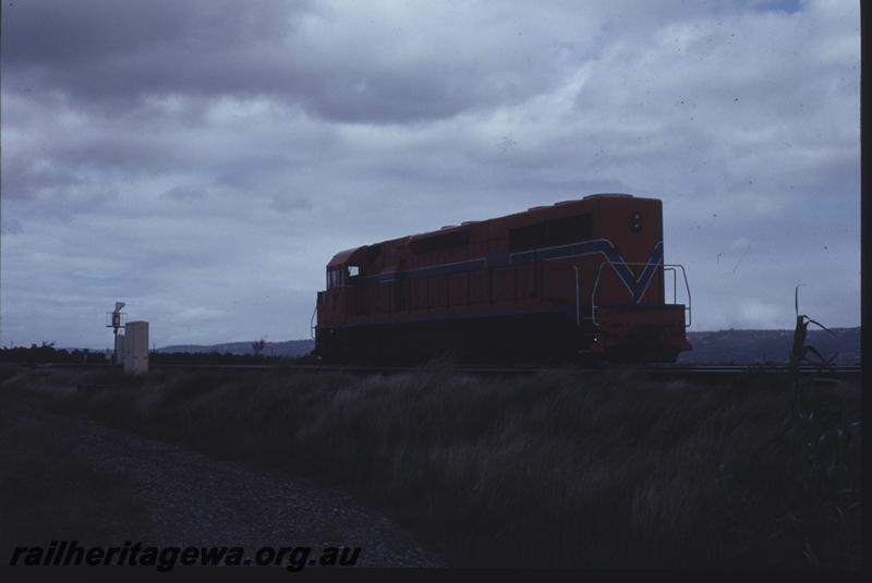 T01527
L class 251, orange livery, side and end view.
