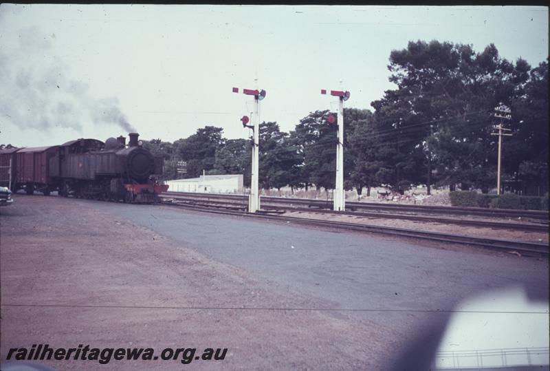 T01589
DD class 581, signals, suburban goods
