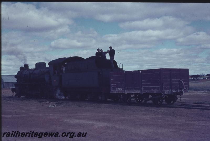 T01599
W class 904, GE class 7604, Amery, GM line, taking water
