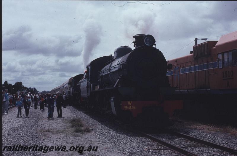 T01641
W class 945, A class 1510, Hotham Valley tour train
