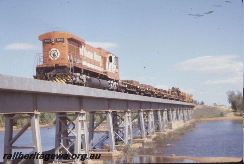 T01652
Mount Newman Mining loco C36-7M class 5511, bridge, work train
