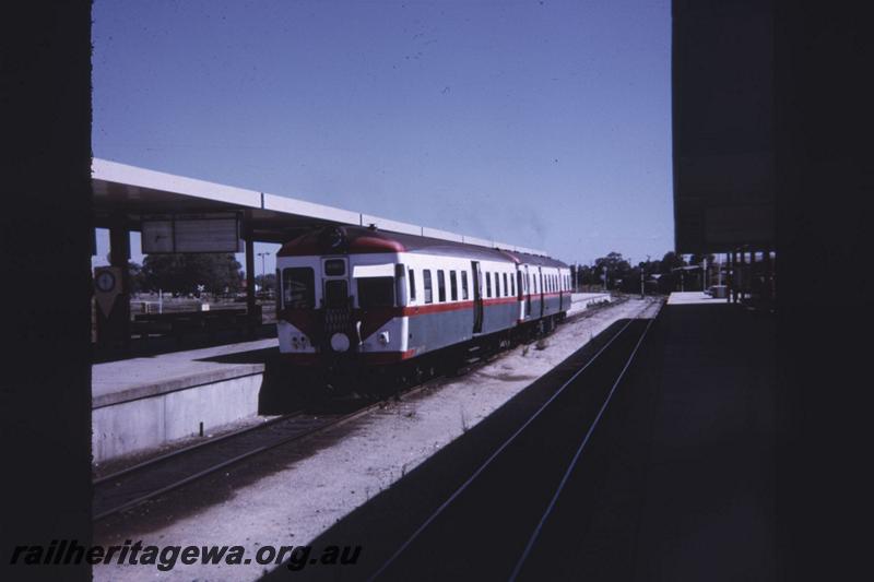 T01742
ADA/ADG railcar set, Midland Terminal, green, red, white livery
