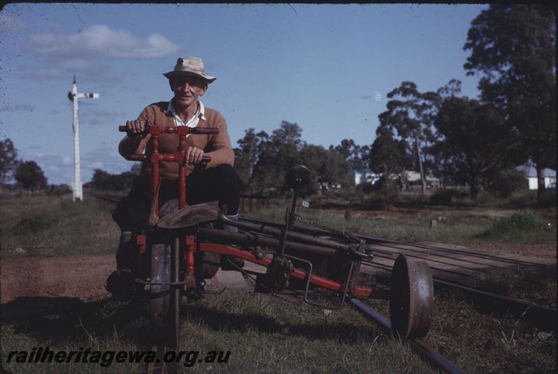 T01785
Gangers tricycle with ganger
