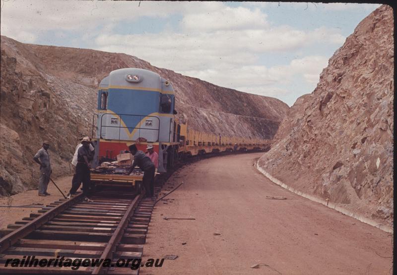 T01839
Standard Gauge Project, H class 3, track laying, Avon Valley line
