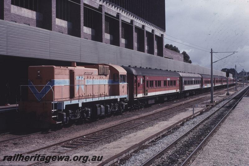 T01843
J class, NSWGR carriages, East Perth Terminal, Flying Scotsman visit.
