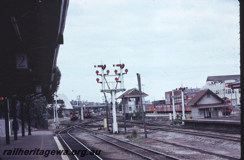 T01854
Perth Station, signal boxes, signals, railcar sets in orange livery, view looking west.
