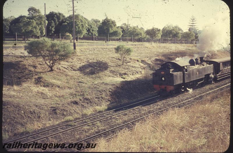 T01859
DD class 565, suburban passenger train
