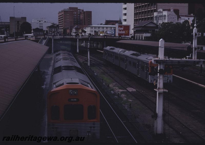 T01865
ADL class railcar set, signal, Perth Station
