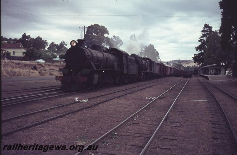 T01895
W class 907 double heading with a S class, Bridgetown yard, PP line, goods train
