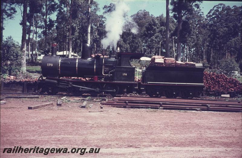 T01904
YX class 176, Donnelly River, side view
