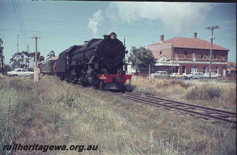 T01908
V class 1216 on old MR line crossing Great Eastern Highway Bellevue
