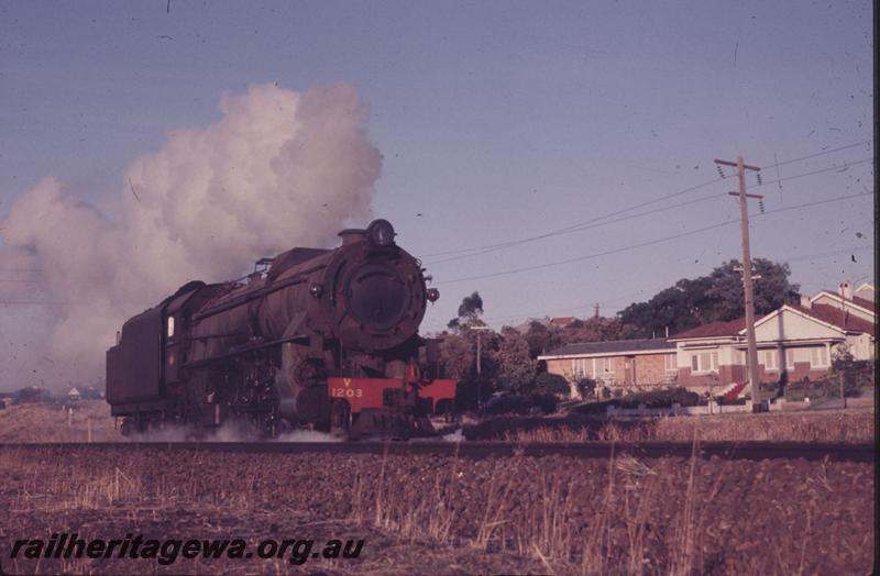 T01913
V class 1203, Mount Lawley, light engine
