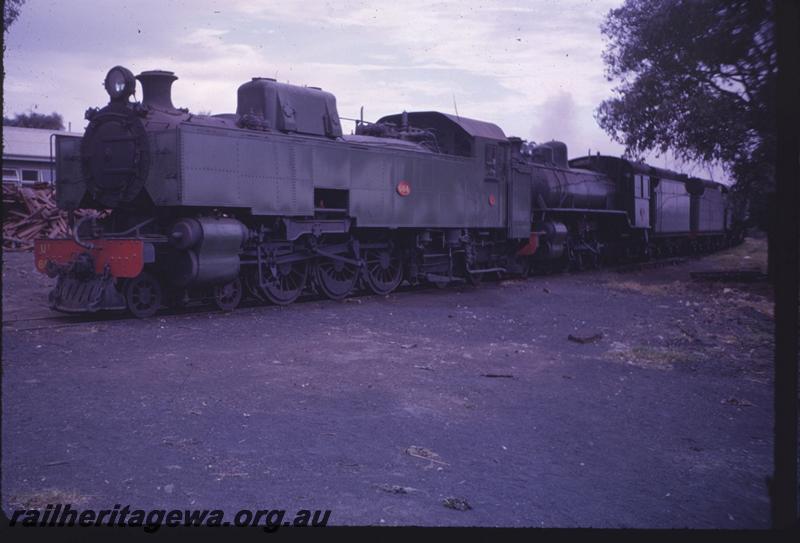 T01928
UT class 664, U classes lined up
