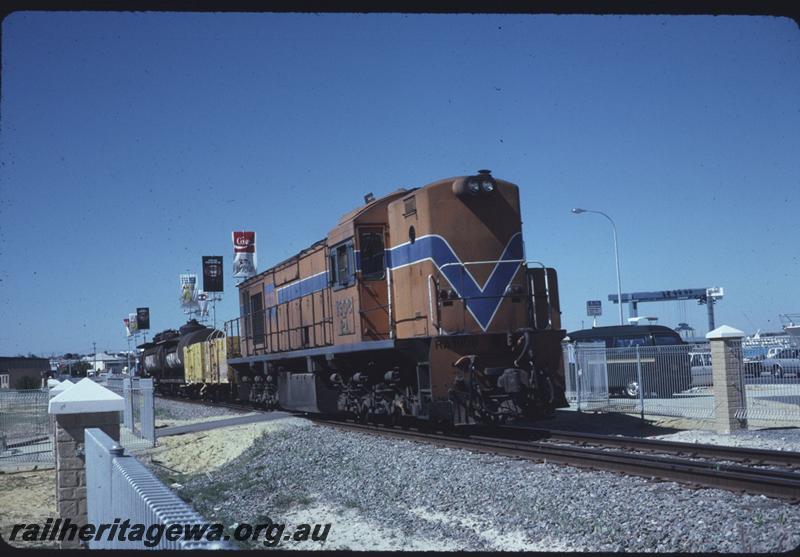 T01948
RA class 1908, orange livery, Fremantle near the Esplanade, short goods train
