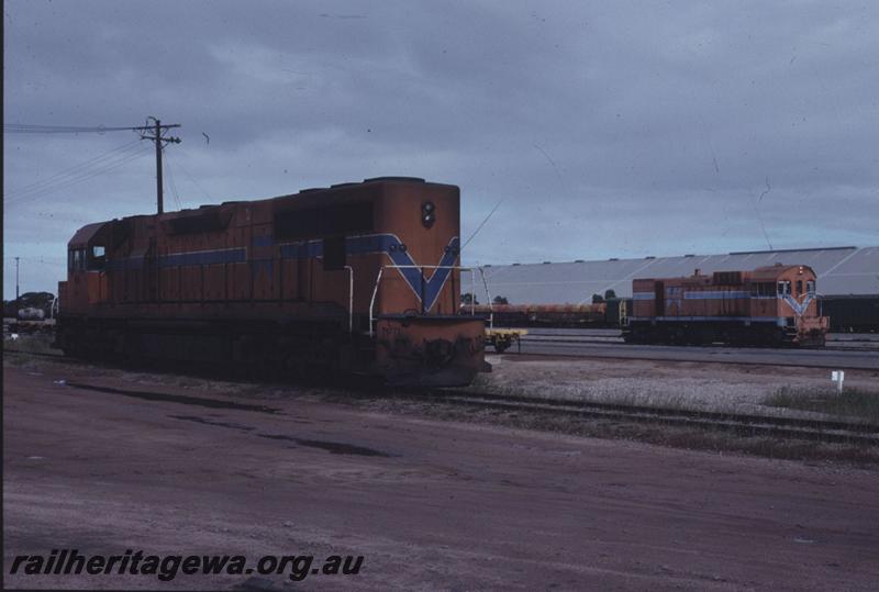 T01951
L class 251, J class, orange livery
