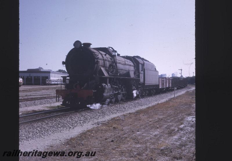 T01987
V class 1215, Claisebrook, on No.35 goods train bound for Bunbury
