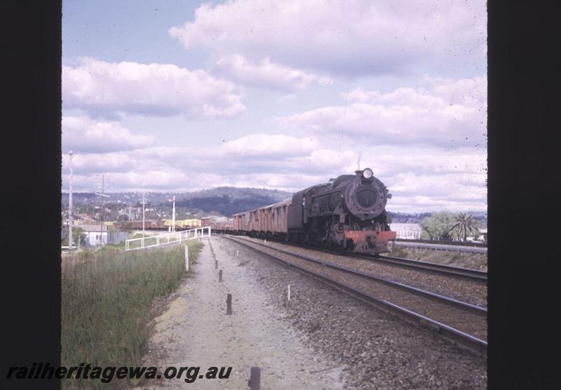 T01991
V class 1209, Bellevue, ER line, on No.24 goods train, Perth bound.
