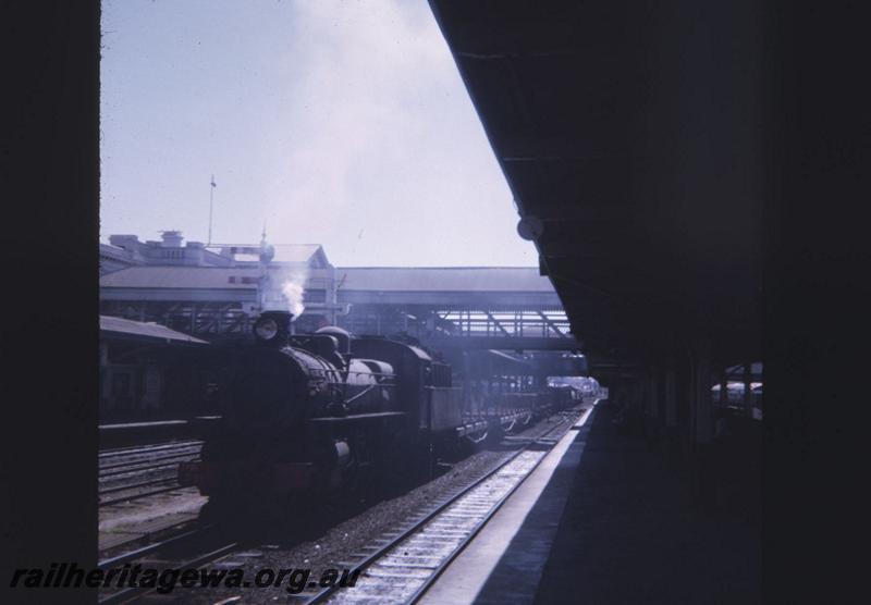 T02004
PM class 731, Perth Station, on No.35 Goods train
