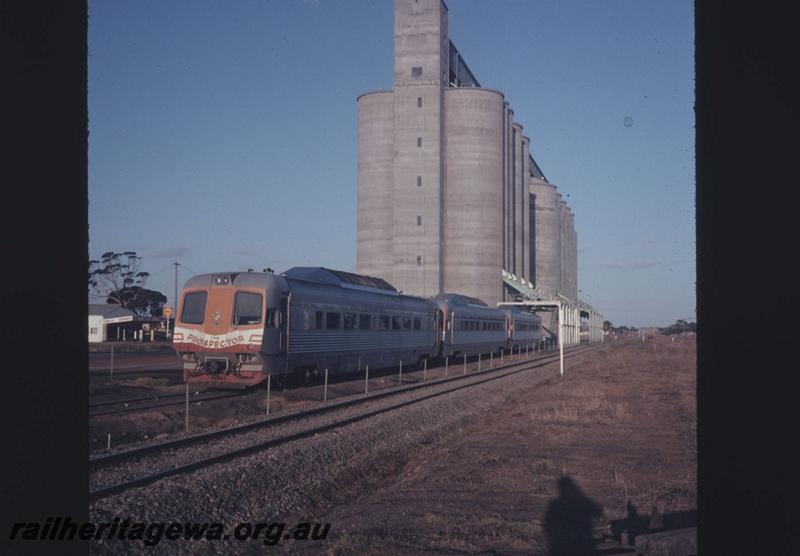 T02053
Prospector railcars, Tammin, three car set
