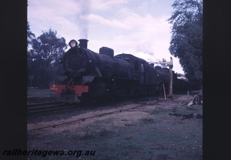 T02060
W class 920, W class 907, water column, Mullalyup, PP line, goods train, taking water
