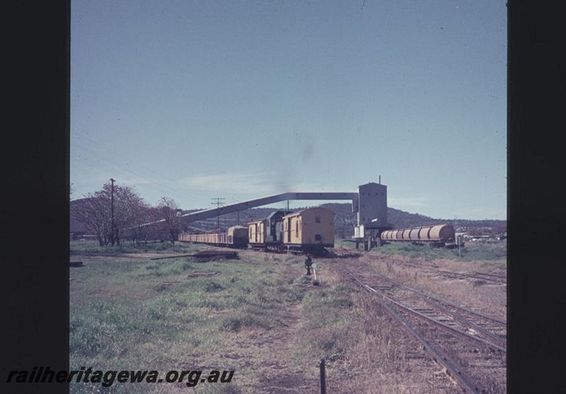 T02088
Grain loading facility, Bellevue, wagons being loaded
