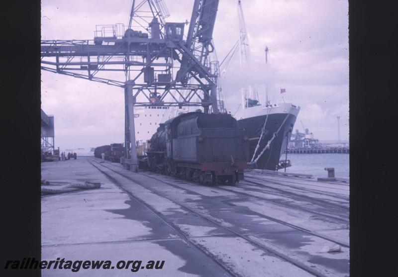 T02114
W class 952, wharf, Bunbury, shunting
