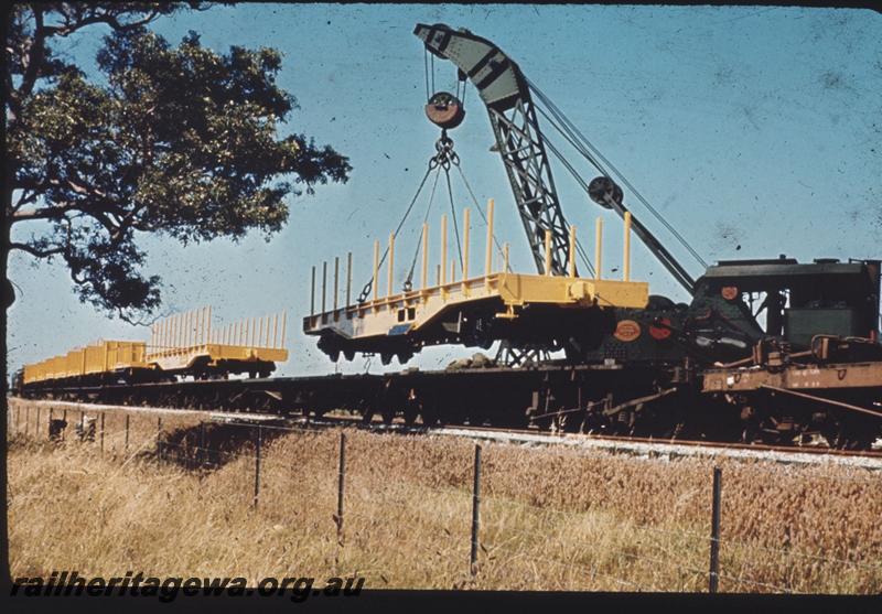 T02213
Breakdown crane No.23, unloading standard gauge wagons from narrow gauge wagons.
