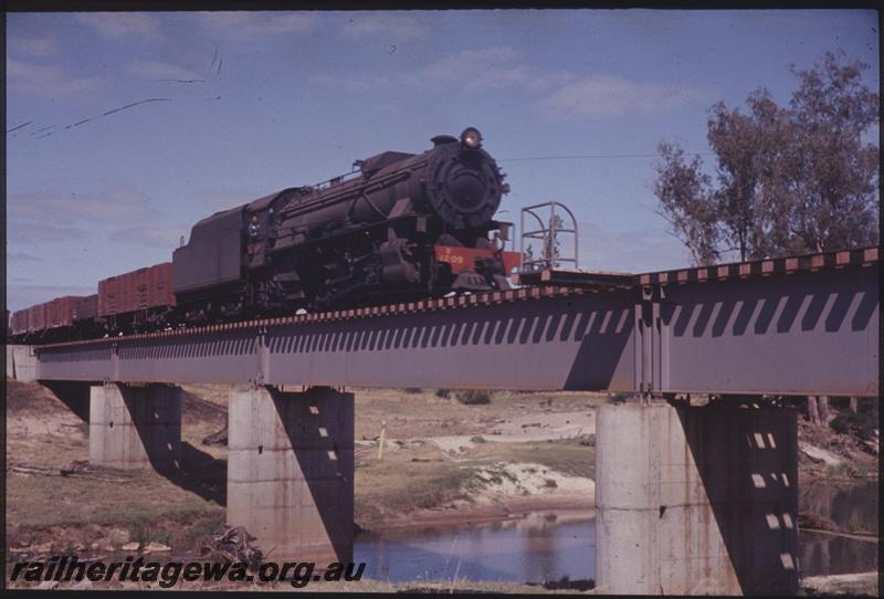 T02219
V class 1209, steel girder bridge, Picton, SWR line, on No.70 goods train.
