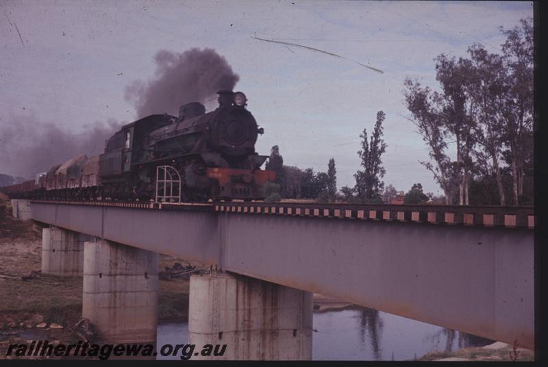 T02222
W class 958, steel girder bridge, Picton, SWR line, on No.221 goods train
