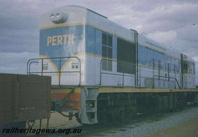 T02256
K class 201, Avon Yard, Avon Valley Line, on transfer bogies for delivery, 