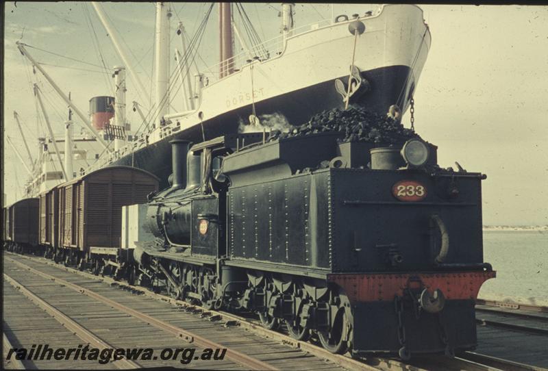 T02269
G class 233, Wharf with ship, Bunbury, shunting
