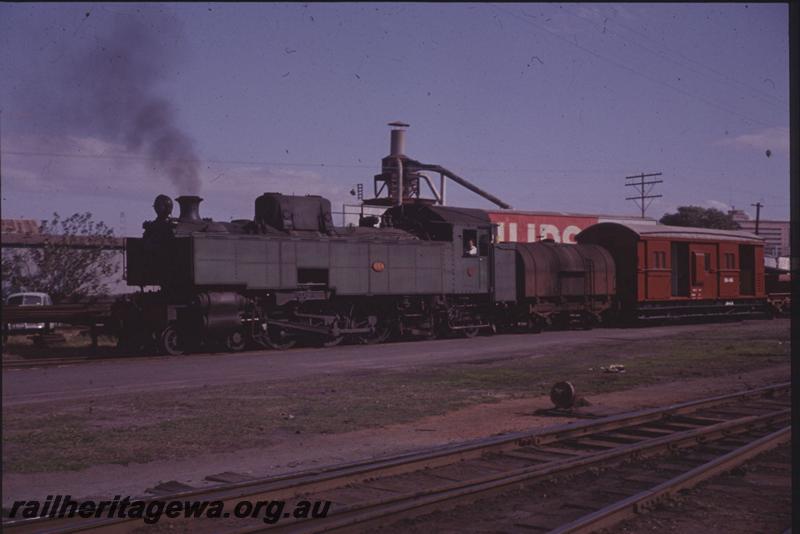 T02278
UT class 664, ZBA class brakevan, JA class tank wagon, East Perth
