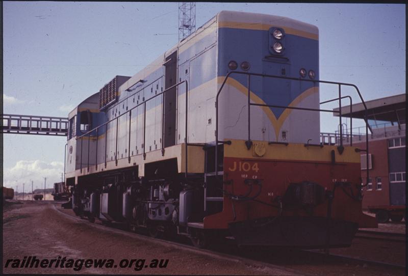 T02286
J class 104, Leighton yard, original livery, long hood end
