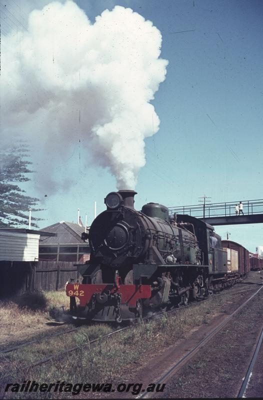 T02322
W class 942, Bunbury, on No.343 goods train, SWR line,  making smoke
