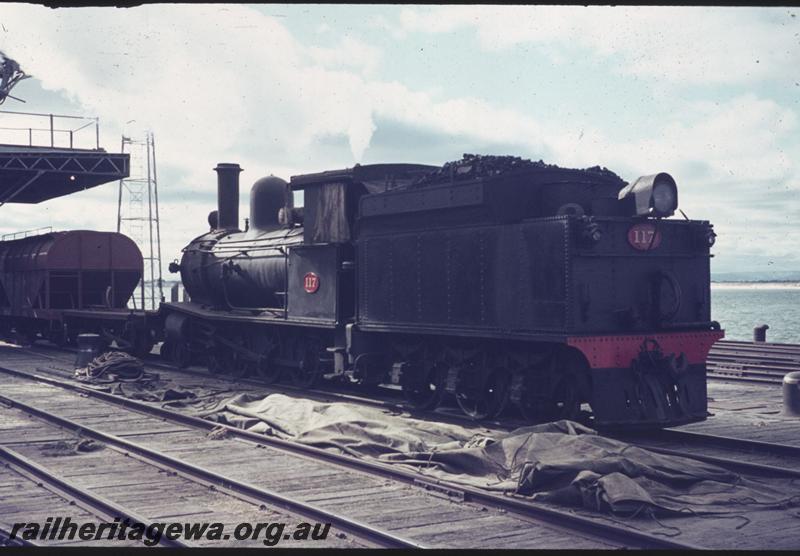 T02335
G class 117, GSW class wagon, Wharf, Bunbury, shunting
