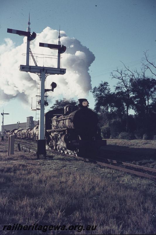 T02345
PM class 704, signals, Picton SWR line, on No.168 goods train
