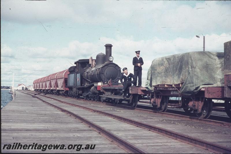 T02357
G class 233, shunters, GSW class wagons, wharf, Bunbury, shunting
