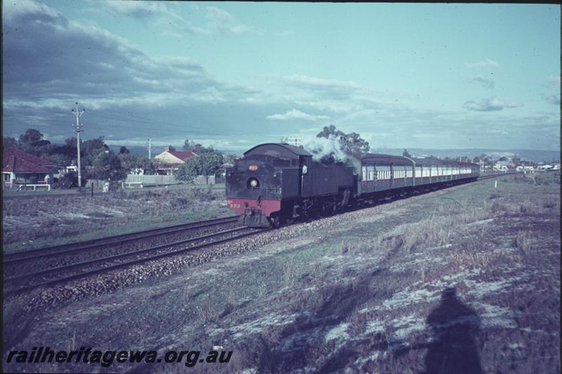 T02371
DD class 593, suburban passenger train
