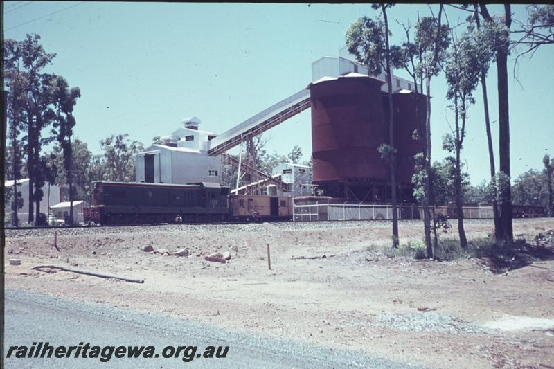 T02392
A class 1506, bauxite loading plant, Jarrahdale
