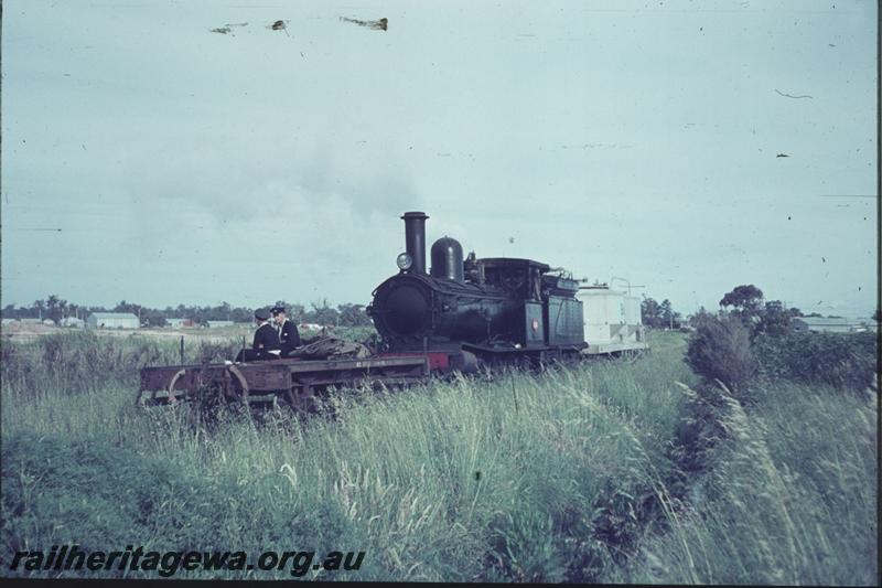 T02408
G class, shunters on NS class shunters float, shunting
