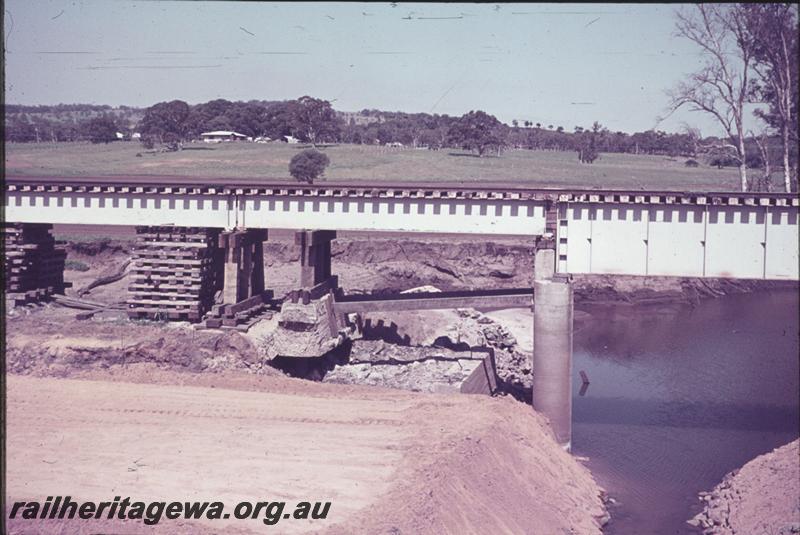 T02483
Steel girder bridge, under repair/upgrading/construction, same bridge as T2482
