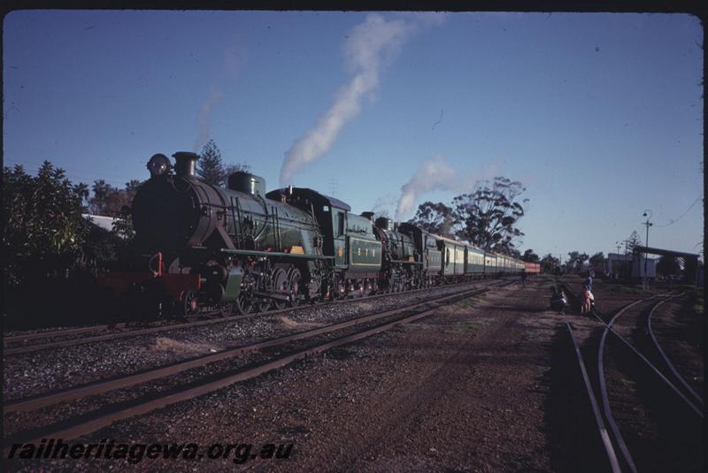 T02497
W class 903 double heading with W class 945, HVR tour train at Harvey on tour train to Collie, SWR line.
