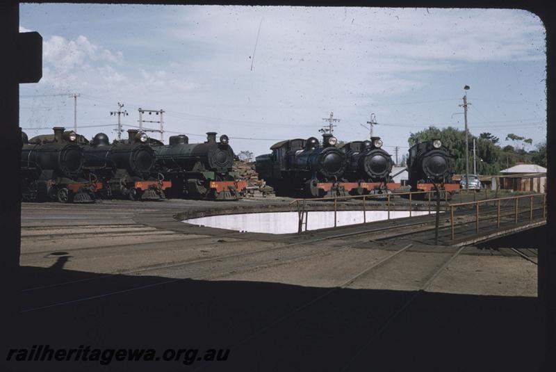 T02513
Line up of locos around turntable, loco depot, Bunbury
