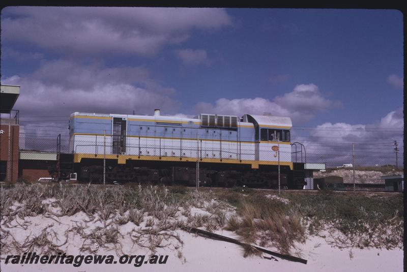 T02523
J class 105, Leighton, original livery, side view
