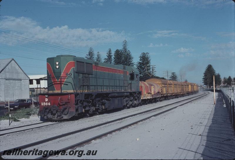 T02558
D class 1564, South Beach, goods train, FA line
