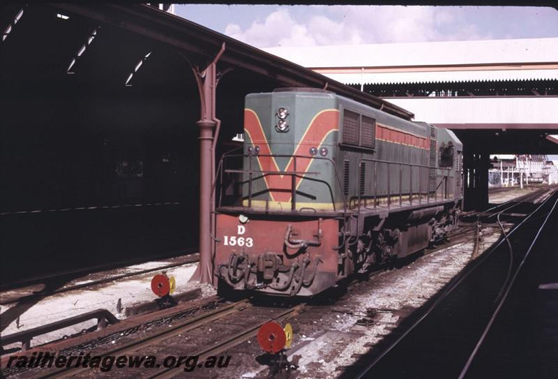 T02577
D class 1563, Perth Station, light engine
